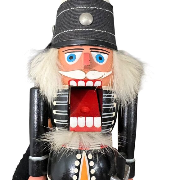 Vintage Erzgebirge Classic Soldier Handcrafted Wooden Folk‎ Art Nutcracker - Picture 6 of 6